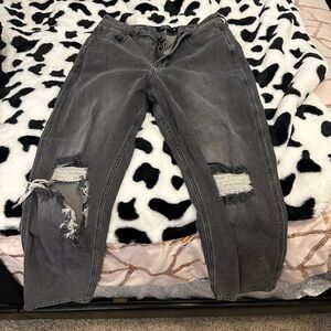 Hollister Ultra High-Rise Mom Jeans
Grey